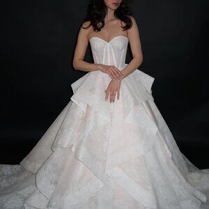 Preloved US 0 Anna Augusta Strapless Sweetheart Chantilly Lace Bridal Gown